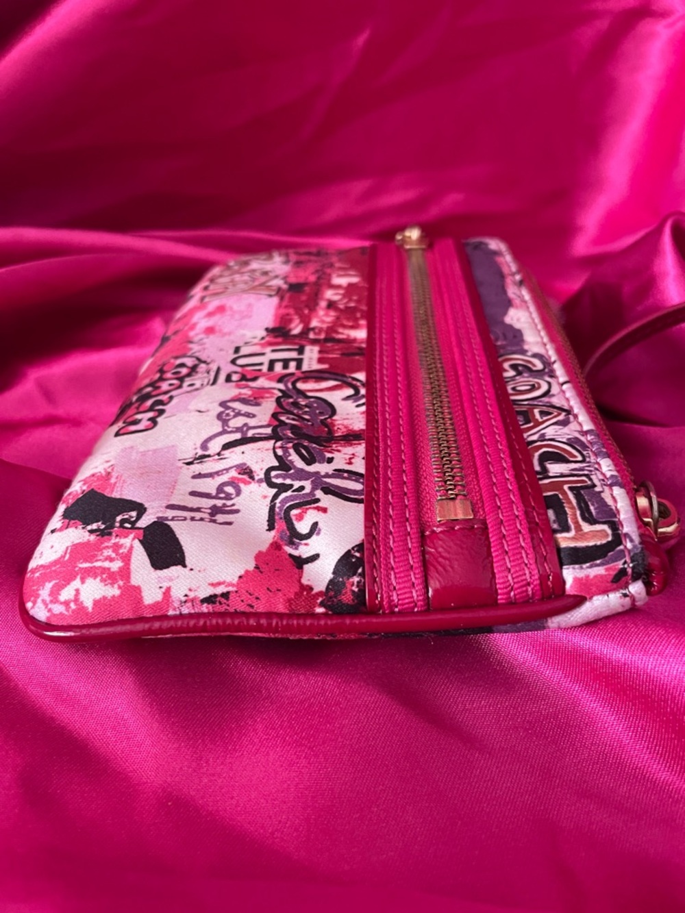 Coach Poppy - pink graffiti wristlet w/pom pom & hang tag - Picture 6 of 15